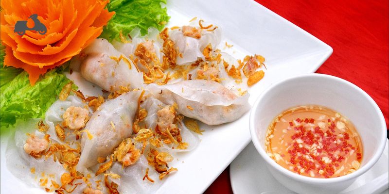 Đĩa Bông Hồng Trắng tinh tế, món ăn thanh lịch trong danh sách ăn gì ở Hội An