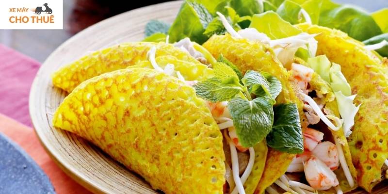 Khi bánh xèo Bình Định “mix” cùng hải sản Mũi Né – kết quả là một tuyệt phẩm