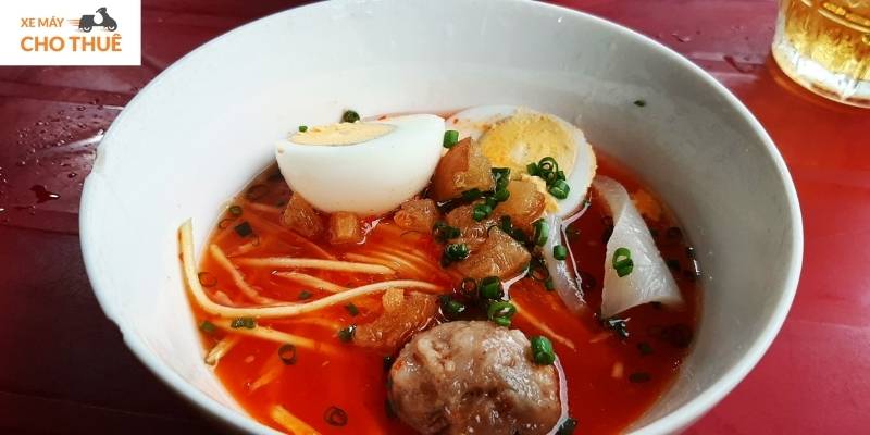 Ăn gì ở Mũi Né để chuẩn vị địa phương? Bánh căn đây rồi!