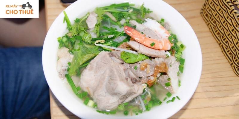 Khi nói đến ăn gì ở Tiền Giang, hủ tiếu luôn là lựa chọn hàng đầu