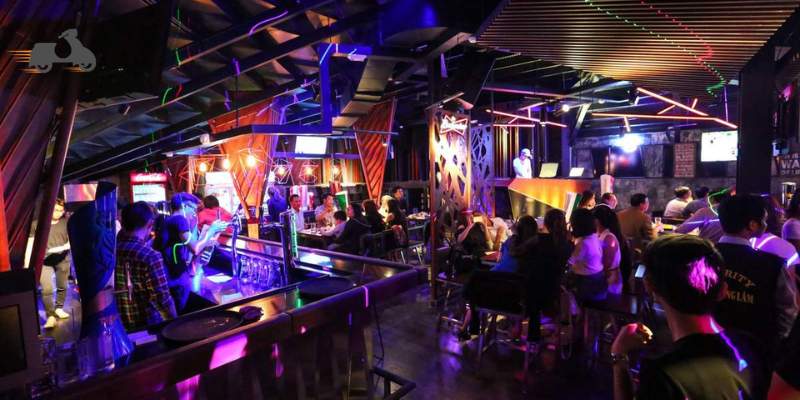 Quẩy hết mình tại V Club Bar mỗi tối