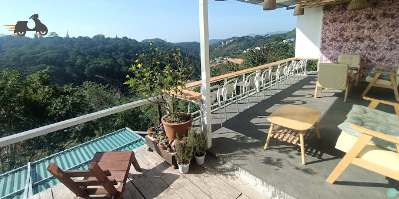 R Place là quán cafe đẹp ở Đà Lạt có view núi rừng cực chill