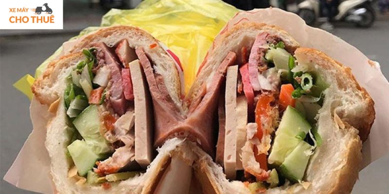 Ăn gì ở Sài Gòn? Bánh mì luôn là một lựa chọn tiện lợi và hấp dẫn