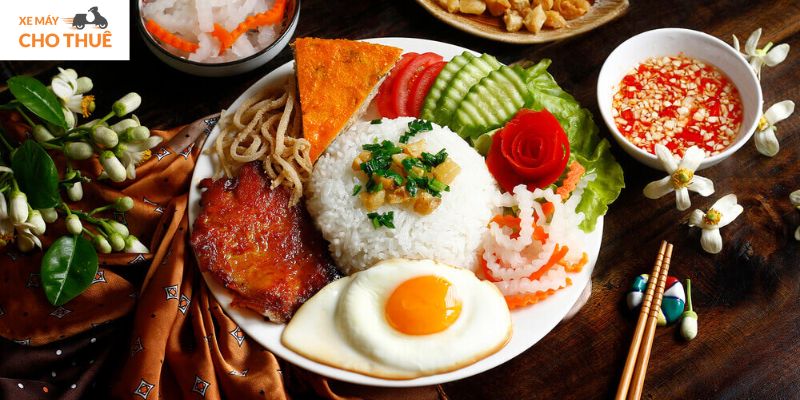 Dĩa cơm tấm sườn bì chả, món ăn "quốc dân" trong danh sách ăn gì ở Sài Gòn