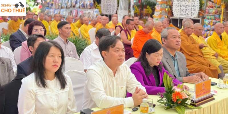 Đại diện chính quyền tham dự và chúc mừng