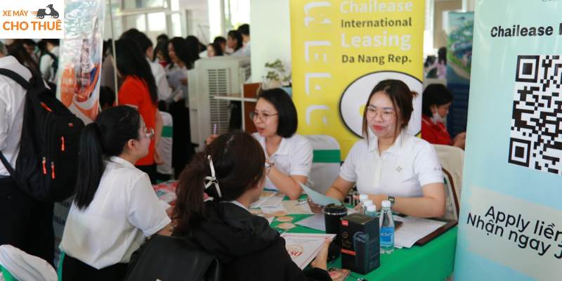 Doanh nghiệp và sinh viên kết nối trực tiếp tại gian hàng